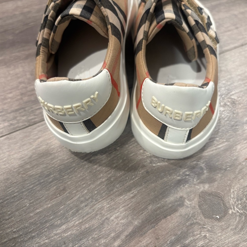 Burberry - Picture 4 of 6